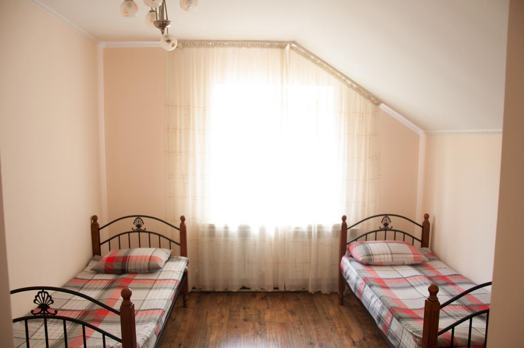 Almaty Backpackers Hostel Room photo