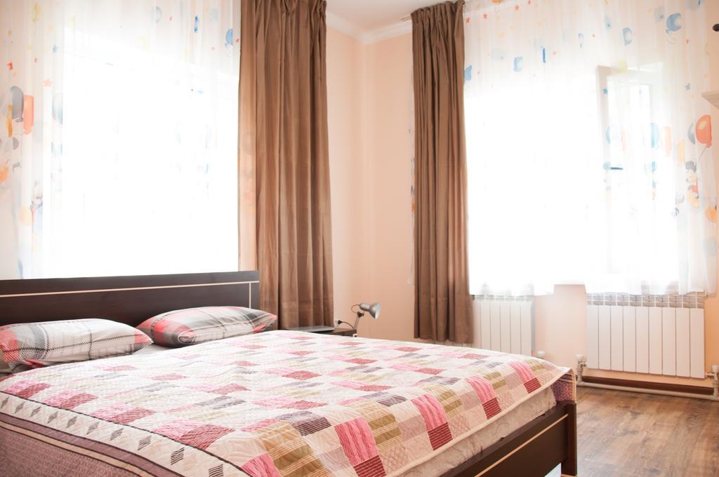 Almaty Backpackers Hostel Room photo