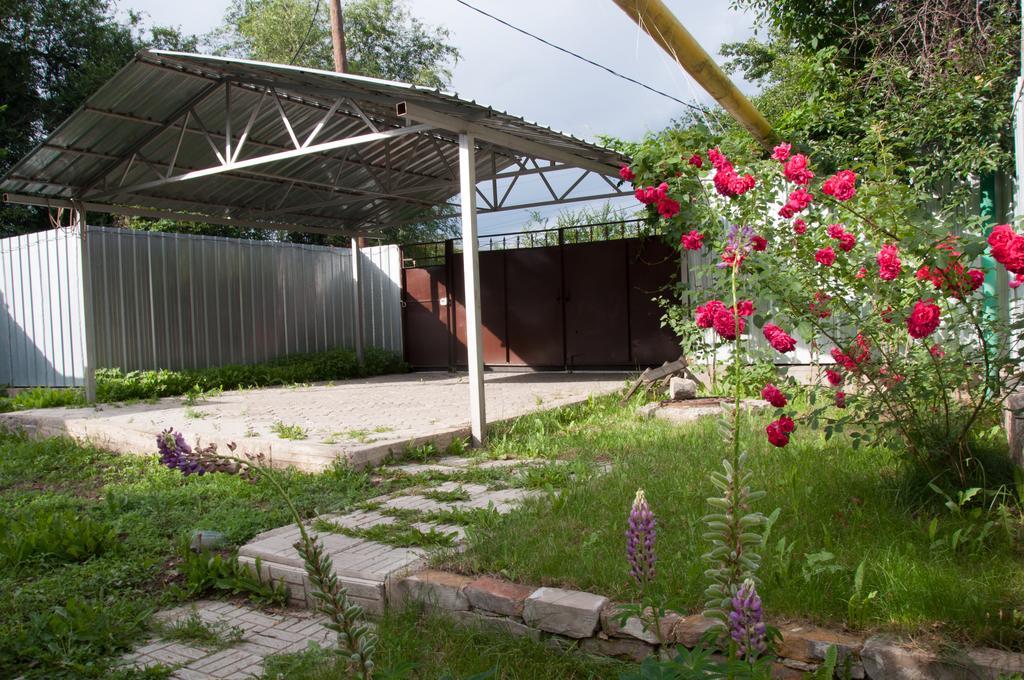 Almaty Backpackers Hostel Exterior photo